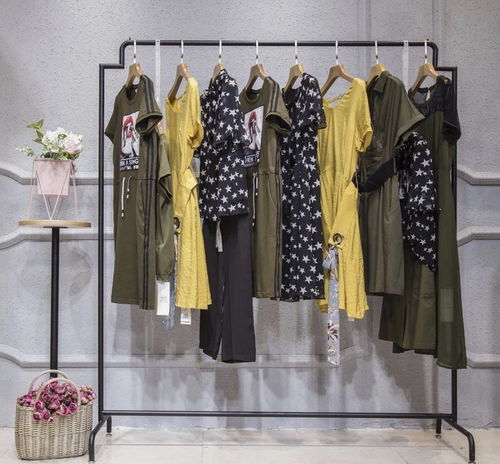 女裝批發指南 探尋桑卡品牌時尚折扣與加盟選擇，兼談服裝輔料制造